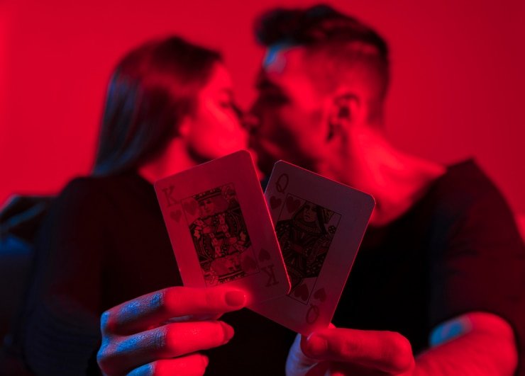 Layar pilihan meja poker dengan taruhan yang berbeda